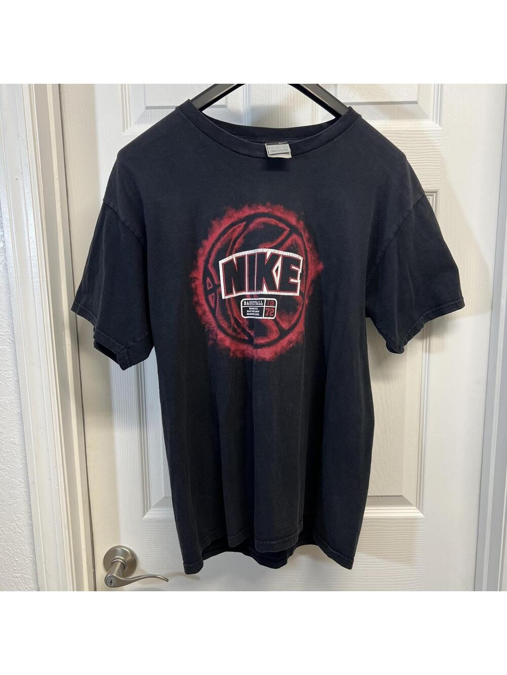 Vintage Nike Black Red Basketball Graphic T-Shirt Sz. L Y2K Faded Spellout 2000s
